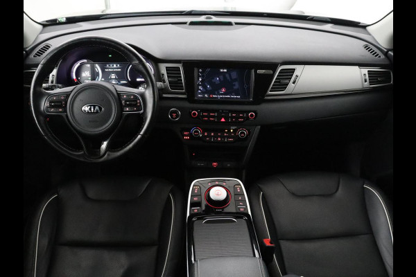 Kia e-Niro ExecutiveLine 64 kWh | SOH 93,9% | Leder | Memory | Stuur/stoel verwarming | Cruise control | Dodehoek detectie | JBL Sound | Carplay | Camera | Park assist | Achterbank verwarming