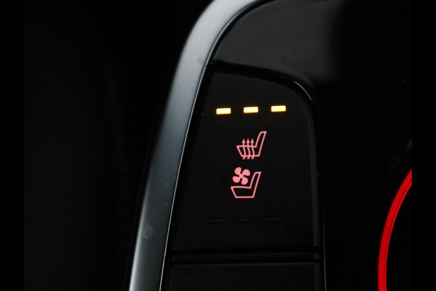 Kia e-Niro ExecutiveLine 64 kWh | SOH 93,9% | Leder | Memory | Stuur/stoel verwarming | Cruise control | Dodehoek detectie | JBL Sound | Carplay | Camera | Park assist | Achterbank verwarming