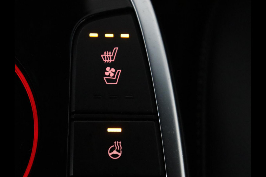 Kia e-Niro ExecutiveLine 64 kWh | SOH 93,9% | Leder | Memory | Stuur/stoel verwarming | Cruise control | Dodehoek detectie | JBL Sound | Carplay | Camera | Park assist | Achterbank verwarming