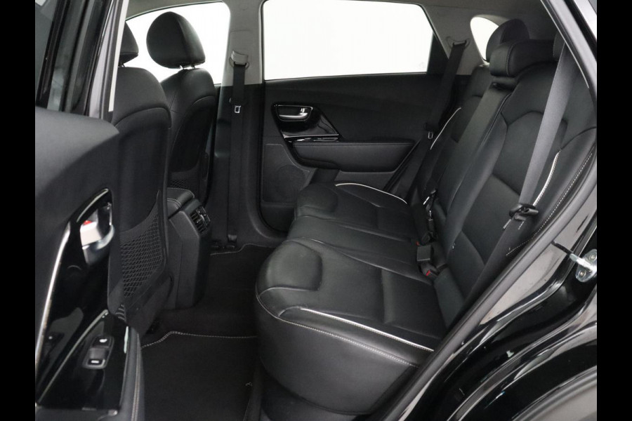 Kia e-Niro ExecutiveLine 64 kWh | SOH 93,9% | Leder | Memory | Stuur/stoel verwarming | Cruise control | Dodehoek detectie | JBL Sound | Carplay | Camera | Park assist | Achterbank verwarming