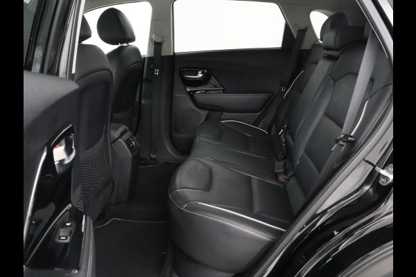 Kia e-Niro ExecutiveLine 64 kWh | SOH 93,9% | Leder | Memory | Stuur/stoel verwarming | Cruise control | Dodehoek detectie | JBL Sound | Carplay | Camera | Park assist | Achterbank verwarming