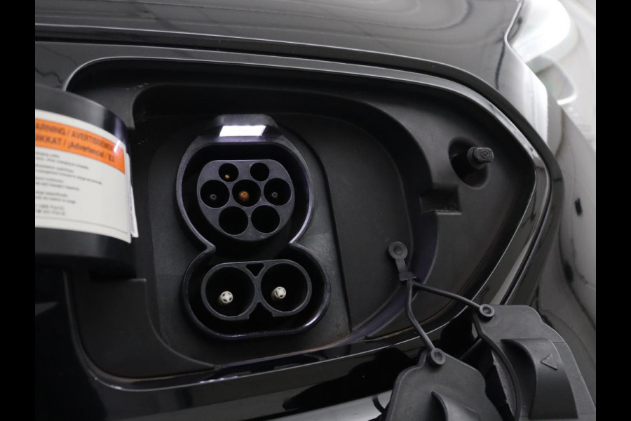 Kia e-Niro ExecutiveLine 64 kWh | SOH 93,9% | Leder | Memory | Stuur/stoel verwarming | Cruise control | Dodehoek detectie | JBL Sound | Carplay | Camera | Park assist | Achterbank verwarming