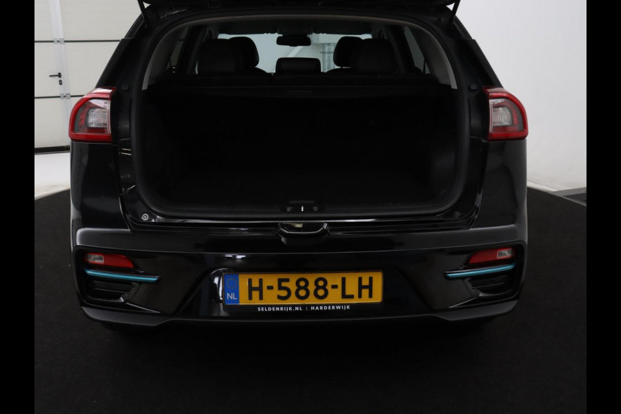Kia e-Niro ExecutiveLine 64 kWh | SOH 93,9% | Leder | Memory | Stuur/stoel verwarming | Cruise control | Dodehoek detectie | JBL Sound | Carplay | Camera | Park assist | Achterbank verwarming