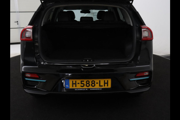 Kia e-Niro ExecutiveLine 64 kWh | SOH 93,9% | Leder | Memory | Stuur/stoel verwarming | Cruise control | Dodehoek detectie | JBL Sound | Carplay | Camera | Park assist | Achterbank verwarming