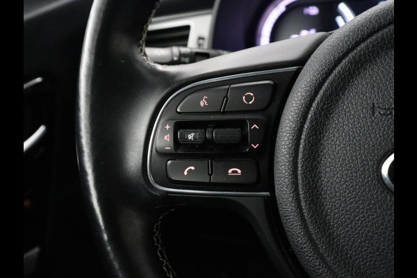 Kia e-Niro ExecutiveLine 64 kWh | SOH 93,9% | Leder | Memory | Stuur/stoel verwarming | Cruise control | Dodehoek detectie | JBL Sound | Carplay | Camera | Park assist | Achterbank verwarming