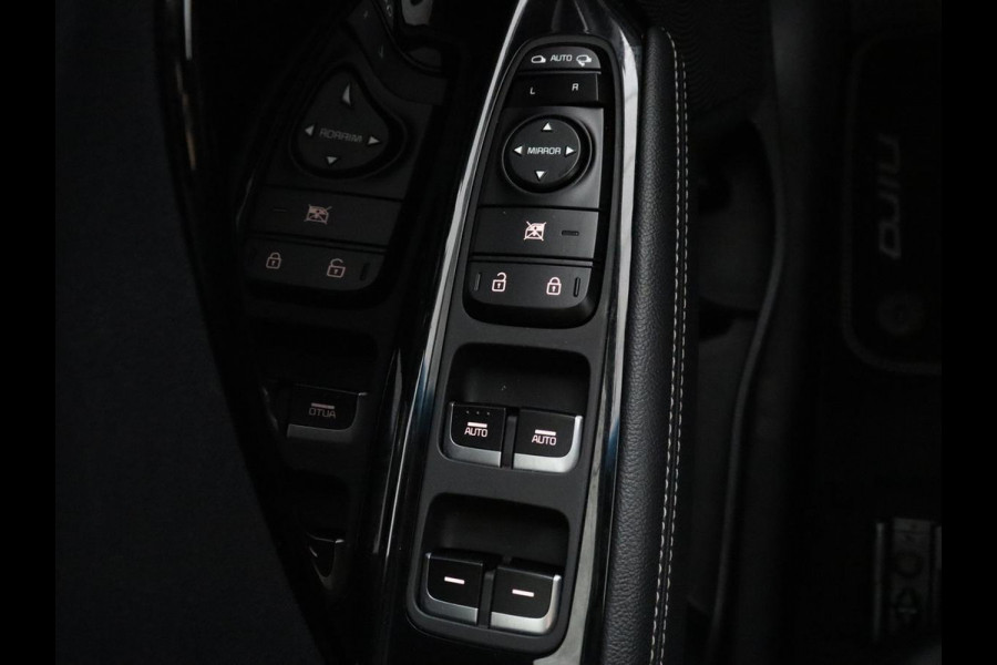Kia e-Niro ExecutiveLine 64 kWh | SOH 93,9% | Leder | Memory | Stuur/stoel verwarming | Cruise control | Dodehoek detectie | JBL Sound | Carplay | Camera | Park assist | Achterbank verwarming