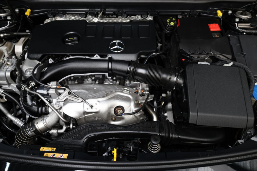 Mercedes-Benz A-Klasse 220 AMG MULTIBEAM/VIRTUAL/SFEER/PANO/LEER+S.VERWARMING+MEMORY/19" LMV/CAM/ACC/ECC/12 MDN GARANTIE!