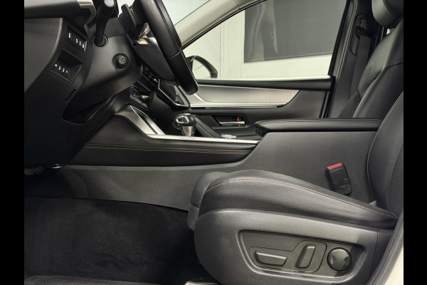 Mazda CX-60 2.5 e-SkyActiv PHEV Homura Trekhaak | Open dak | Adapt. cruise | Stoelventilatie | 360 camera | Bose | Stuur-/Stoelverwarming | Head-up | Carplay