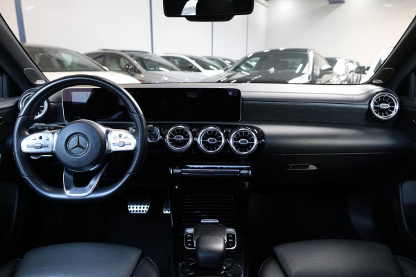 Mercedes-Benz A-Klasse 220 AMG MULTIBEAM/VIRTUAL/SFEER/PANO/LEER+S.VERWARMING+MEMORY/19" LMV/CAM/ACC/ECC/12 MDN GARANTIE!