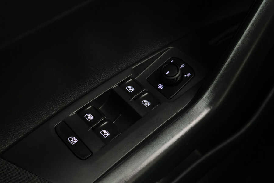 Volkswagen Polo 1.0 TSI Life Virtual Cockpit, Airco, ACC, Apple CarPlay, DAB, LED, PDC, Trekhaak, 15"