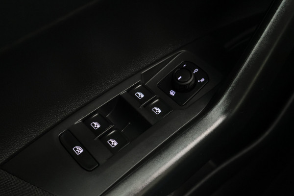 Volkswagen Polo 1.0 TSI Life Virtual Cockpit, Airco, ACC, Apple CarPlay, DAB, LED, PDC, Trekhaak, 15"
