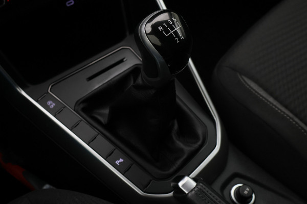 Volkswagen Polo 1.0 TSI Life Virtual Cockpit, Airco, ACC, Apple CarPlay, DAB, LED, PDC, Trekhaak, 15"