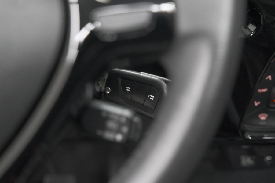 Peugeot 108 1.0 e-VTi Allure TOP! | Elektrisch Vouwdak | Camera | Navigatie | Climate Control