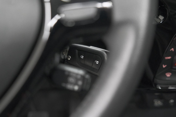 Peugeot 108 1.0 e-VTi Allure TOP! | Elektrisch Vouwdak | Camera | Navigatie | Climate Control
