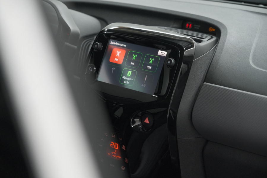 Peugeot 108 1.0 e-VTi Allure TOP! | Elektrisch Vouwdak | Camera | Navigatie | Climate Control