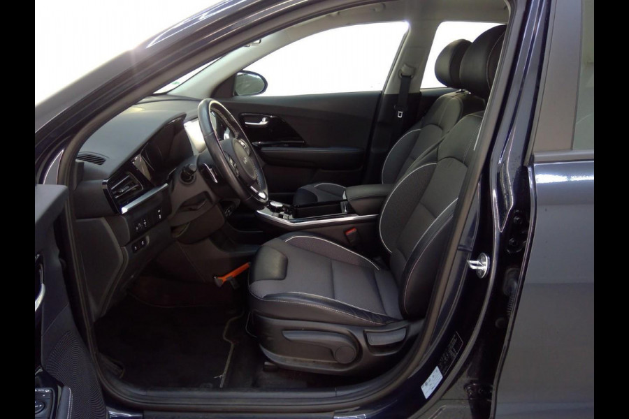 Kia e-Niro DynamicLine 64 kWh | SOH 98,9% | Trekhaak | Navigatie |