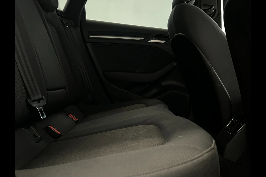 Audi A3 Sportback 30 TFSI / CarPlay / Trekhaak / Stoelverwarming