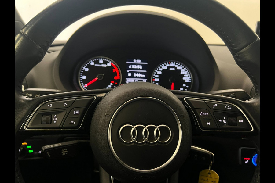 Audi A3 Sportback 30 TFSI / CarPlay / Trekhaak / Stoelverwarming