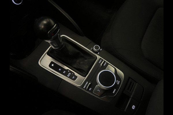 Audi A3 Sportback 30 TFSI / CarPlay / Trekhaak / Stoelverwarming