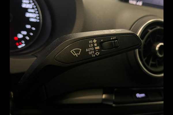 Audi A3 Sportback 30 TFSI / CarPlay / Trekhaak / Stoelverwarming