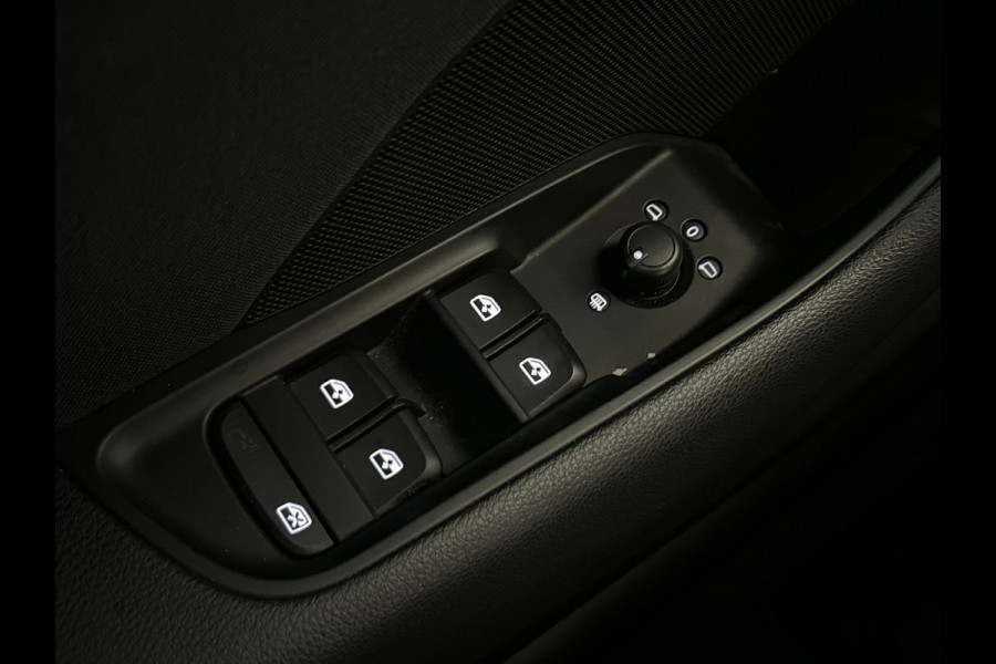 Audi A3 Sportback 30 TFSI / CarPlay / Trekhaak / Stoelverwarming