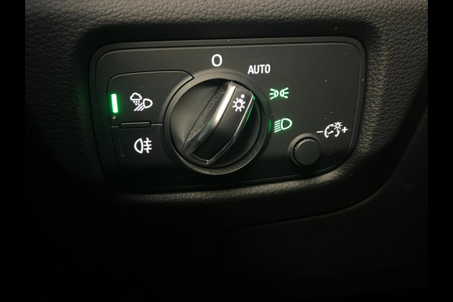 Audi A3 Sportback 30 TFSI / CarPlay / Trekhaak / Stoelverwarming