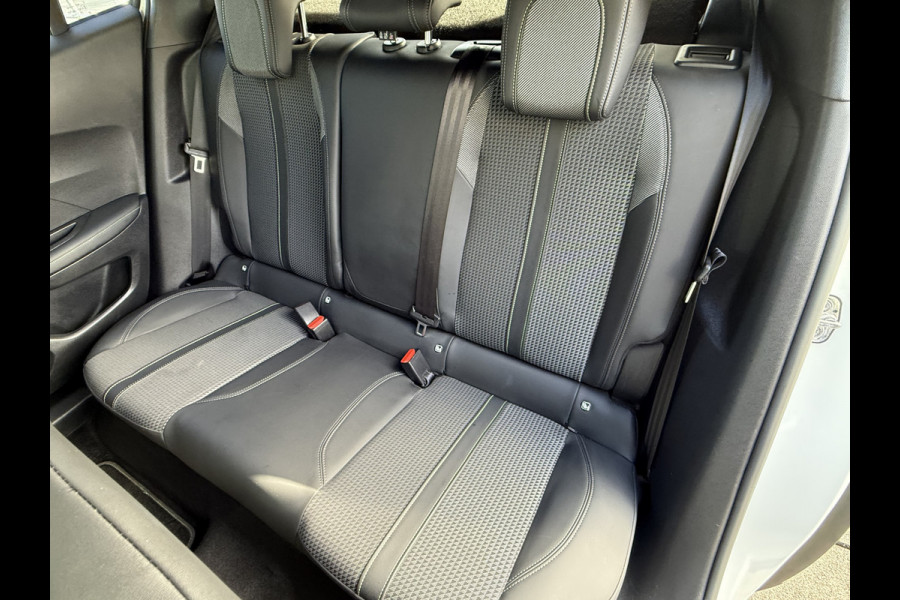 Peugeot 2008 BWJ 2021 | 1.2T 131PK GT | PANO DAK | TREKHAAK | CLIMA | NAVI | LEDER/STOF | CAMERA A | PDC | CARPLAY |