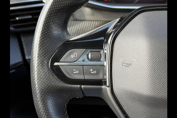 Peugeot 2008 BWJ 2021 | 1.2T 131PK GT | PANO DAK | TREKHAAK | CLIMA | NAVI | LEDER/STOF | CAMERA A | PDC | CARPLAY |