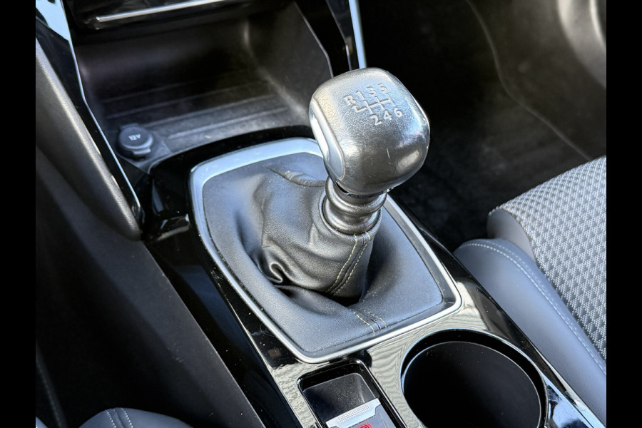 Peugeot 2008 BWJ 2021 | 1.2T 131PK GT | PANO DAK | TREKHAAK | CLIMA | NAVI | LEDER/STOF | CAMERA A | PDC | CARPLAY |
