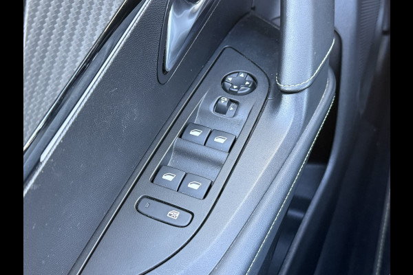 Peugeot 2008 BWJ 2021 | 1.2T 131PK GT | PANO DAK | TREKHAAK | CLIMA | NAVI | LEDER/STOF | CAMERA A | PDC | CARPLAY |