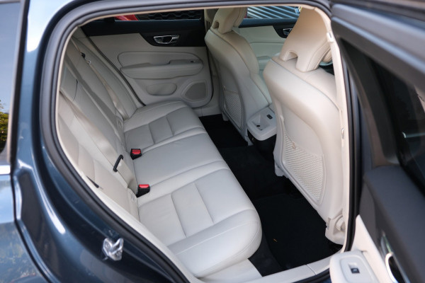 Volvo V60 2.0 D3 **Uniek 98.914km** 1e Eig. Comfort Lederen Interieur|Trekhaak|Navi|Camera|Stoel+Stuurverwarming