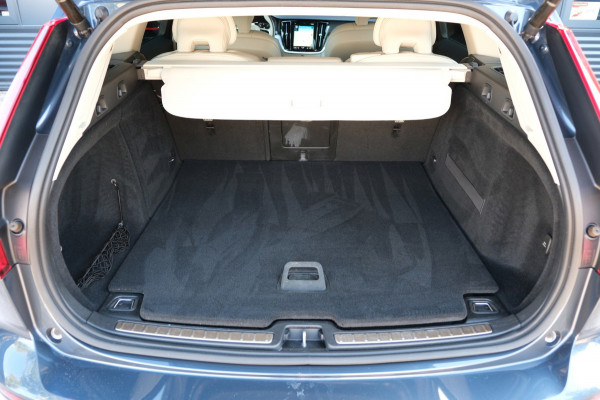 Volvo V60 2.0 D3 **Uniek 98.914km** 1e Eig. Comfort Lederen Interieur|Trekhaak|Navi|Camera|Stoel+Stuurverwarming