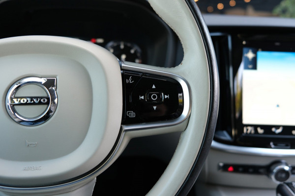 Volvo V60 2.0 D3 **Uniek 98.914km** 1e Eig. Comfort Lederen Interieur|Trekhaak|Navi|Camera|Stoel+Stuurverwarming