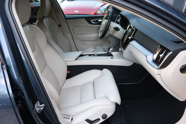 Volvo V60 2.0 D3 **Uniek 98.914km** 1e Eig. Comfort Lederen Interieur|Trekhaak|Navi|Camera|Stoel+Stuurverwarming