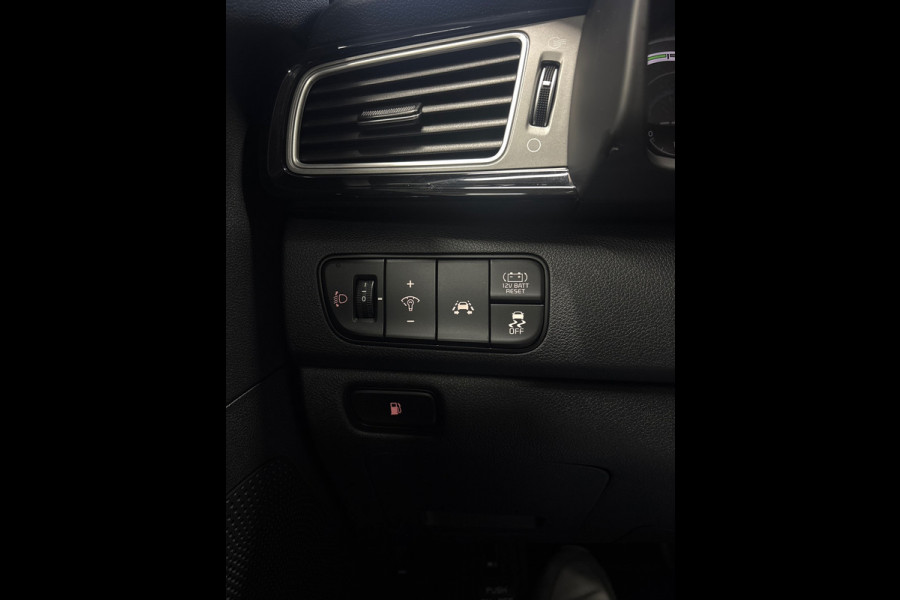 Kia Niro 1.6 GDi Hybrid DynamicLine Camera, Carplay,