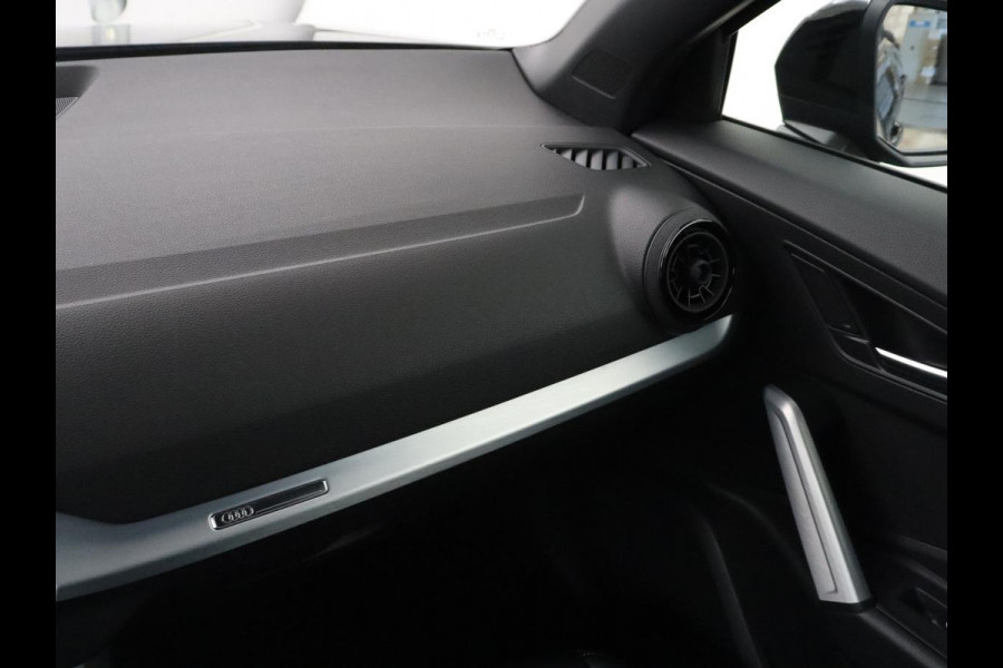 Audi Q2 1.4 TFSI CoD 3x S-Line | Half leder | Stoelverwarming | Trekhaak | Cruise control | Navigatie | Bluetooth | Climate control | Full LED