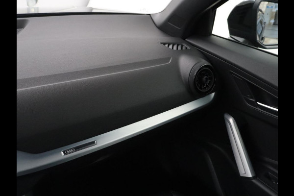 Audi Q2 1.4 TFSI CoD 3x S-Line | Half leder | Stoelverwarming | Trekhaak | Cruise control | Navigatie | Bluetooth | Climate control | Full LED