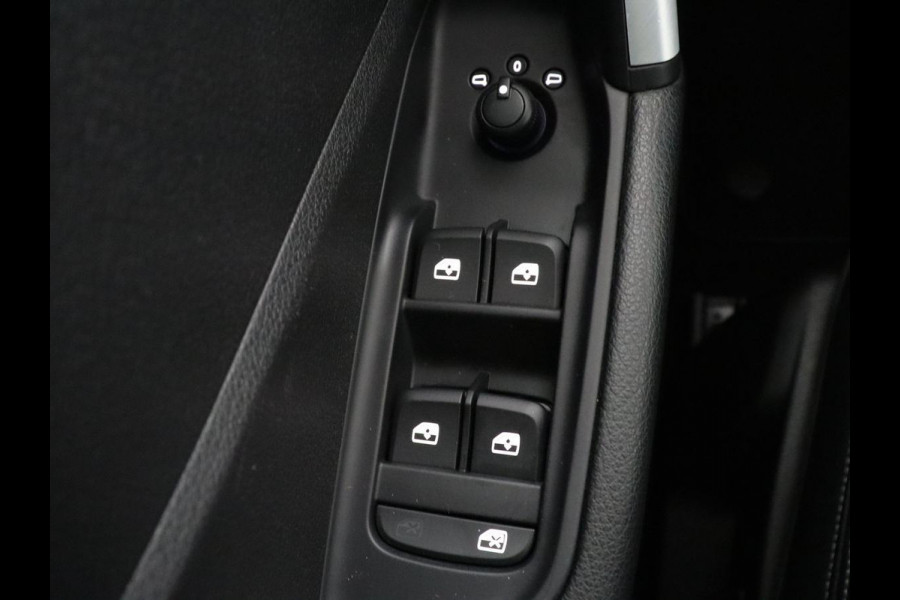Audi Q2 1.4 TFSI CoD 3x S-Line | Half leder | Stoelverwarming | Trekhaak | Cruise control | Navigatie | Bluetooth | Climate control | Full LED