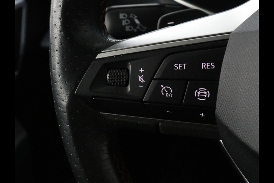 Seat Ibiza 1.0 EcoTSI FR | Panoramadak | Stoelverwarming | Cruise control | Camera | Park assist | Carplay | Climate control | Full LED