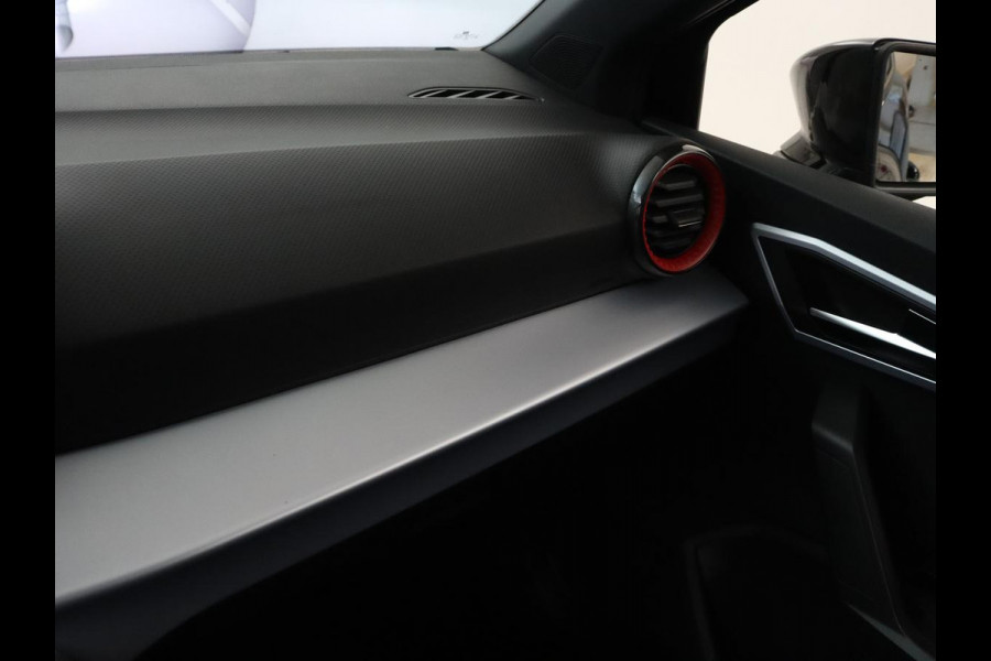 Seat Ibiza 1.0 EcoTSI FR | Panoramadak | Stoelverwarming | Cruise control | Camera | Park assist | Carplay | Climate control | Full LED