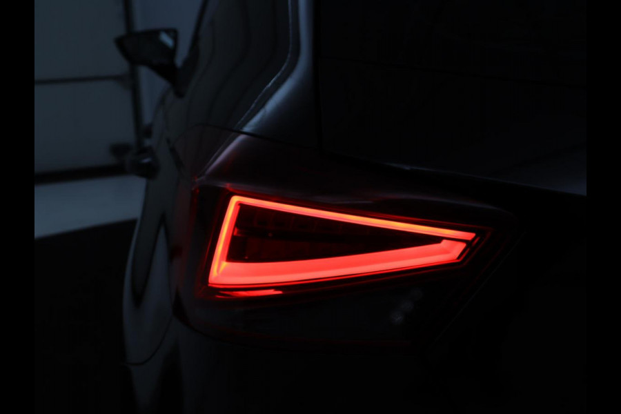 Seat Ibiza 1.0 EcoTSI FR | Panoramadak | Stoelverwarming | Cruise control | Camera | Park assist | Carplay | Climate control | Full LED