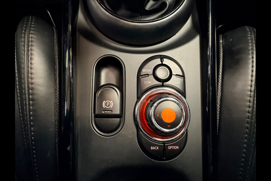 MINI Clubman 1.5 Cooper Chili Serious Business/leer/navi/pano/stoelverw/boeken
