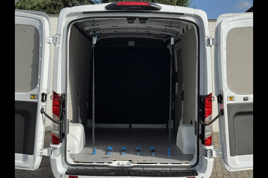 Ford Transit 350 2.0 TDCI L3H2 Automaat Trekhaak Webasto Chauffeursstoel Cruise Camera Airco 3 Zits