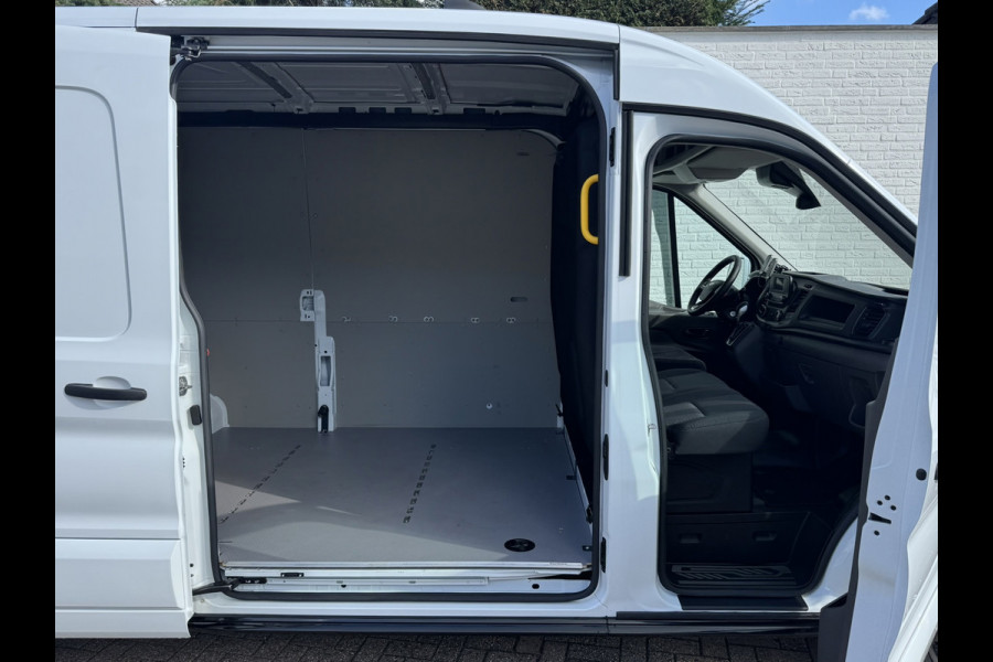 Ford Transit 350 2.0 TDCI L3H2 Automaat Trekhaak Webasto Chauffeursstoel Cruise Camera Airco 3 Zits