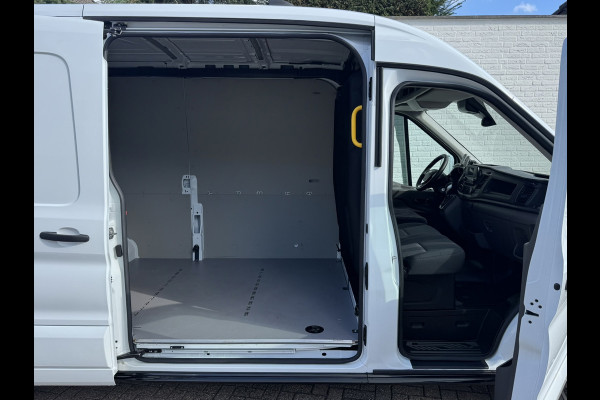 Ford Transit 350 2.0 TDCI L3H2 Automaat Trekhaak Webasto Chauffeursstoel Cruise Camera Airco 3 Zits