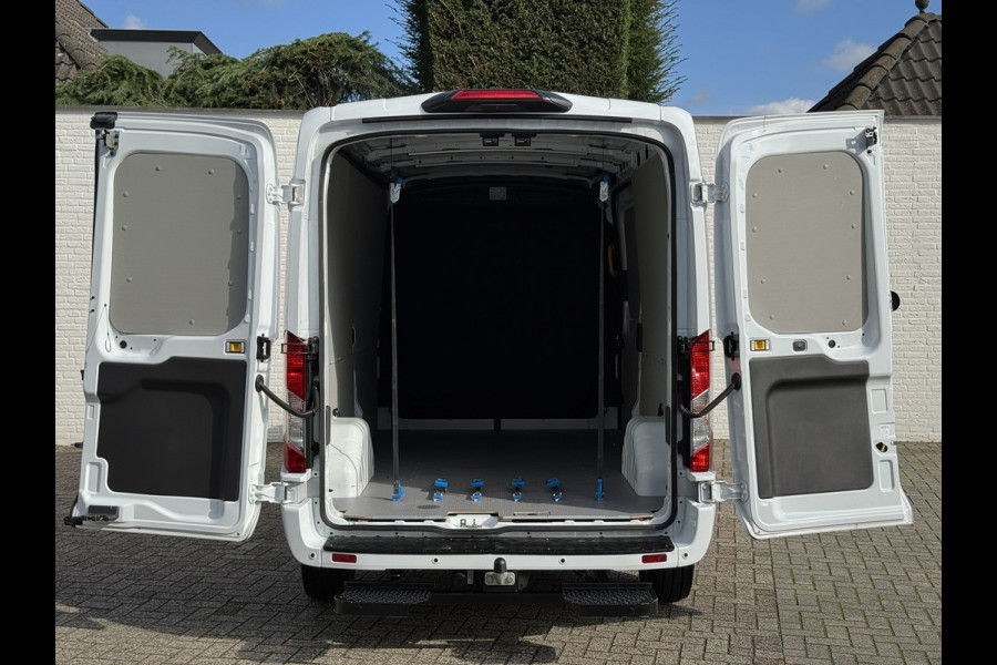 Ford Transit 350 2.0 TDCI L3H2 Automaat Trekhaak Webasto Chauffeursstoel Cruise Camera Airco 3 Zits