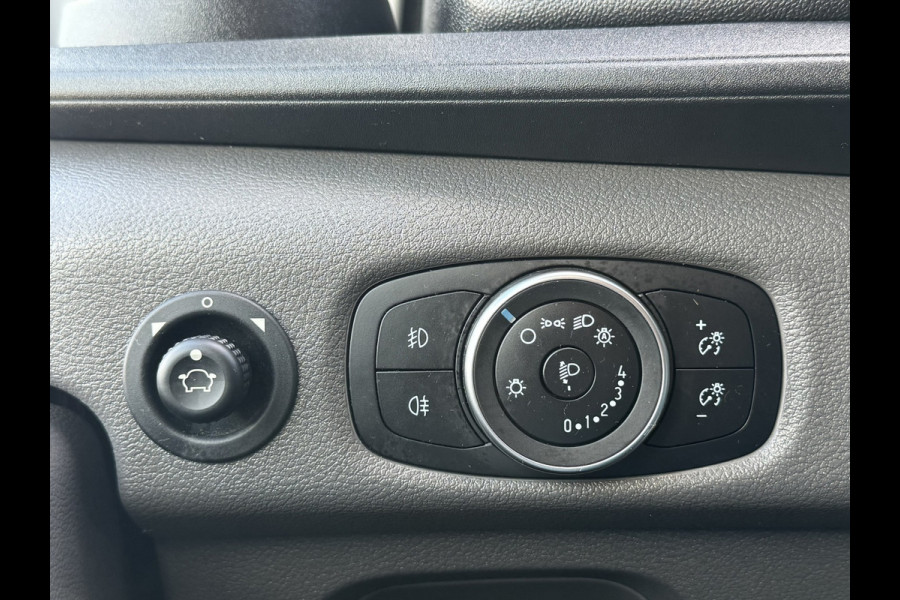 Ford Transit 350 2.0 TDCI L3H2 Automaat Trekhaak Webasto Chauffeursstoel Cruise Camera Airco 3 Zits