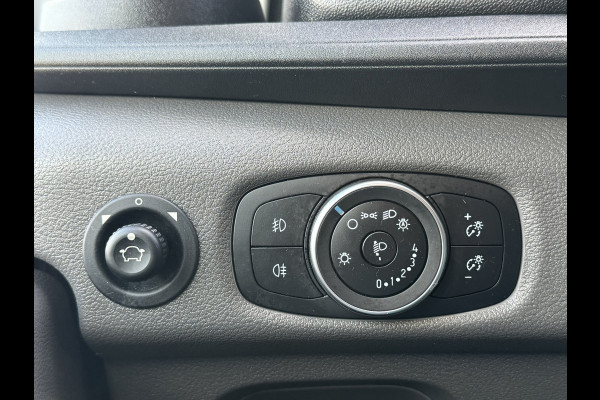 Ford Transit 350 2.0 TDCI L3H2 Automaat Trekhaak Webasto Chauffeursstoel Cruise Camera Airco 3 Zits