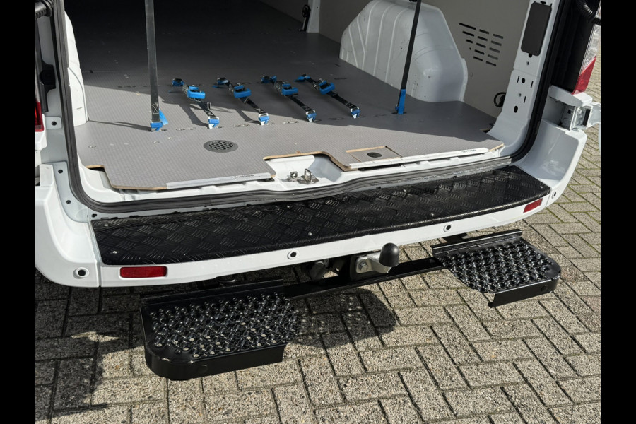 Ford Transit 350 2.0 TDCI L3H2 Automaat Trekhaak Webasto Chauffeursstoel Cruise Camera Airco 3 Zits