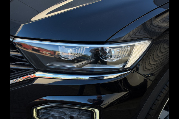 Volkswagen T-Roc 1.5 TSI Sport 3x R-Line Pano | Keyless | Camera | Trekhaak | ACC | LED | NL Auto